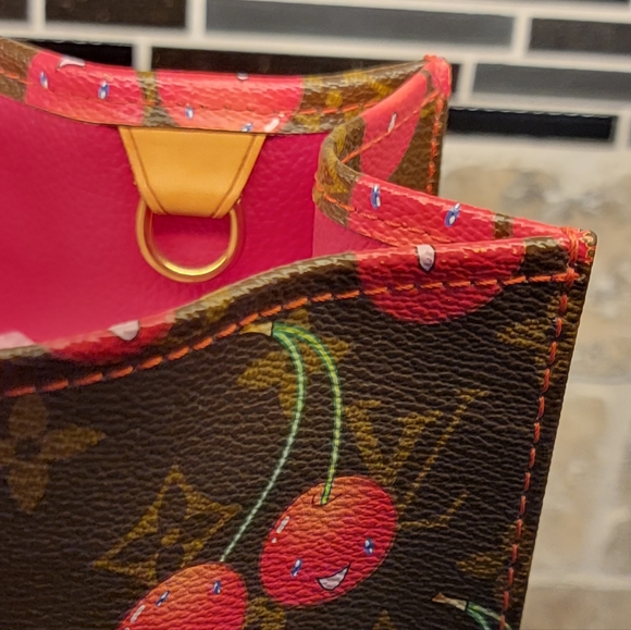 Vuitton Cherries Sac Plat - Picture 4 of 15